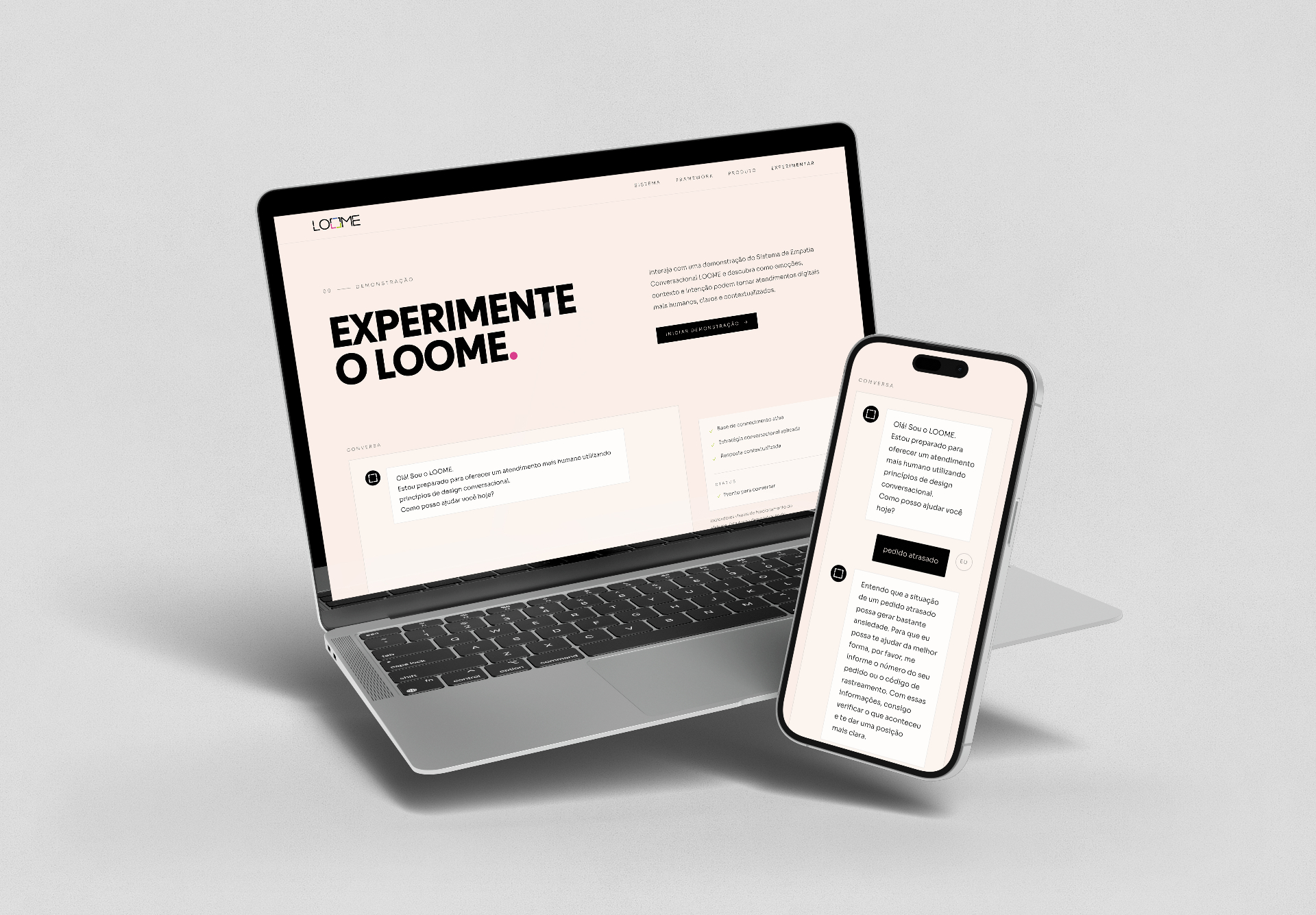 Protótipo funcional da LOOME em MacBook e iPhone, mostrando uma conversa entre usuário e agente conversacional.